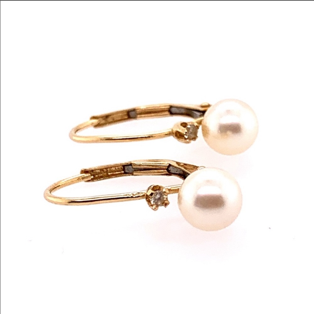 14kt Leverback 5mm pearl earrings & diamond accent